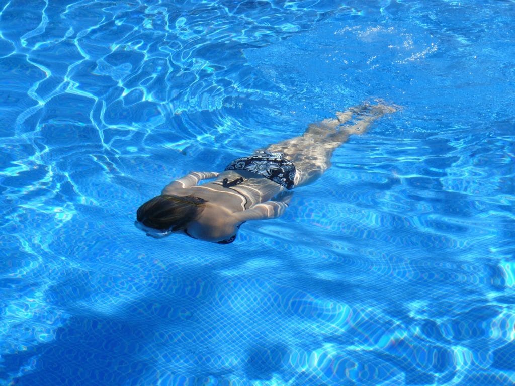 simning eksem sommar hudvård klor