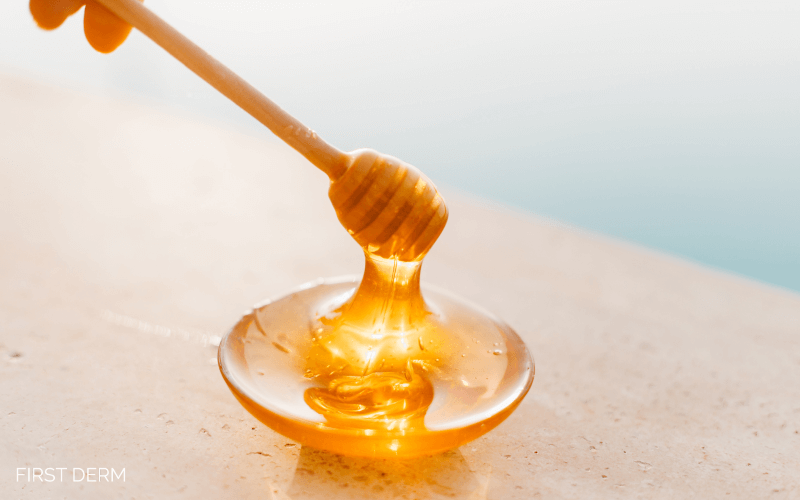 Honey as a home remedy for skin fissures