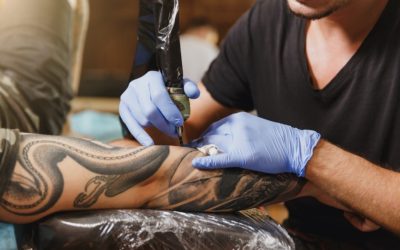 ¿Pueden los tatuajes causar cáncer de piel?