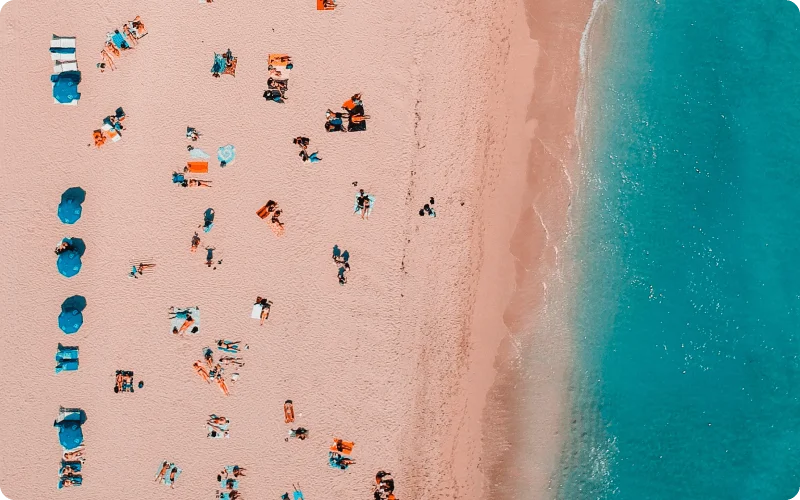 the common conditions of heat rash and eczema, crucial for clear identification. The image portrays a group of individuals sunbathing on Miami Beach, a location where heat rash frequently occurs during the summer season.